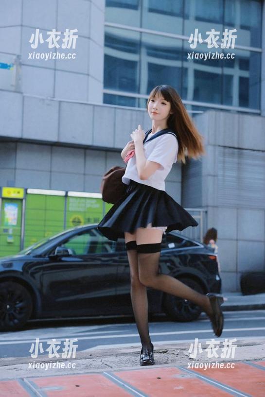 与Hyoyeon (김효연)同行，畅游其温柔写真合集中的美丽幻想.txt